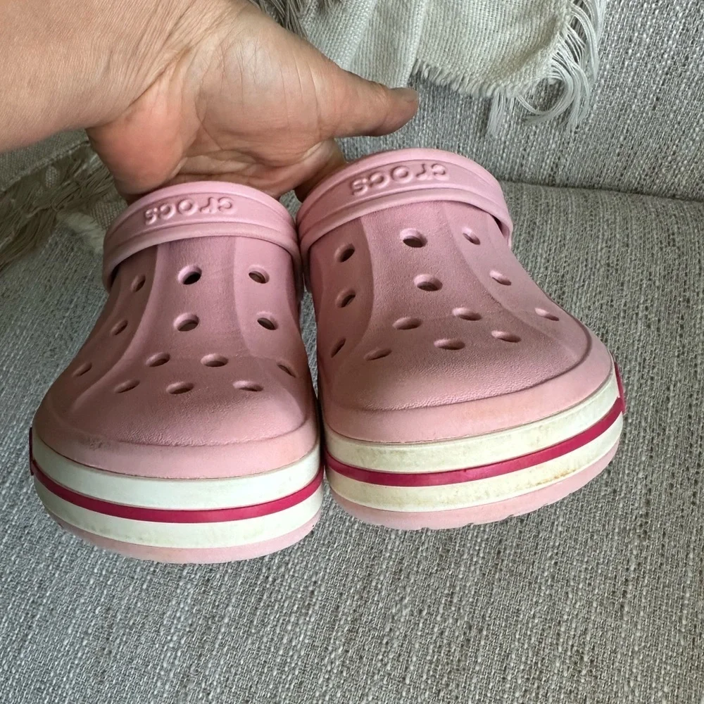💝 CROCS Kids J 3 light pink with white and  red logo used but great condition.